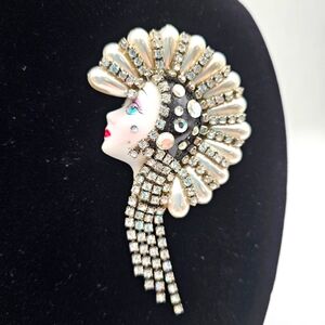 Exquisite Art Deco Flapper Brooch – A Timeless Statement Piece!